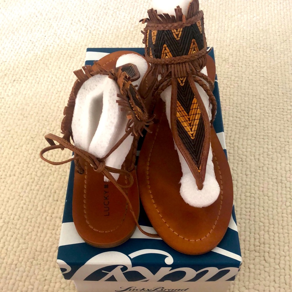 🍀Lucky Brand🍀 Tan- thong- leather- woven strapped sandals Sz 9M